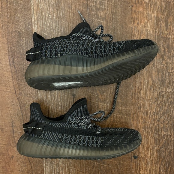 Kids yeeezy Black Mesh Sneakers - Picture 3 of 5